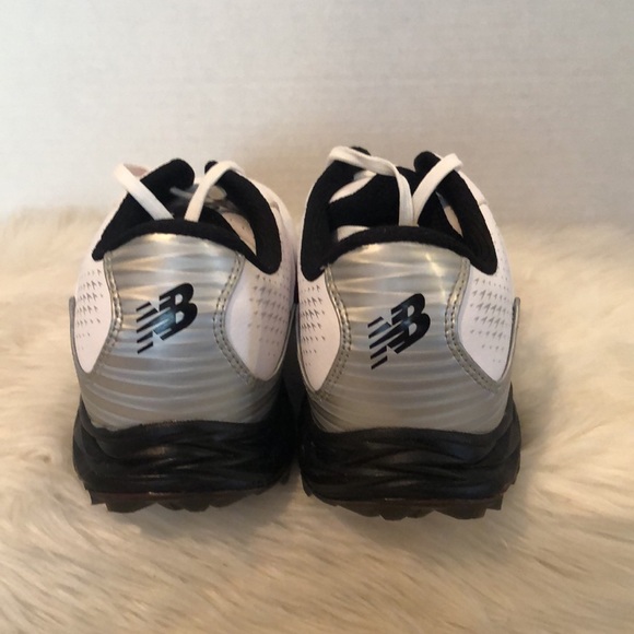 New Balance Golf Shoes with Removable Spikes - Picture 3 of 7